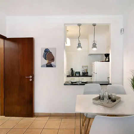 Directly To The Two Bedrooms Καρβοέιρο